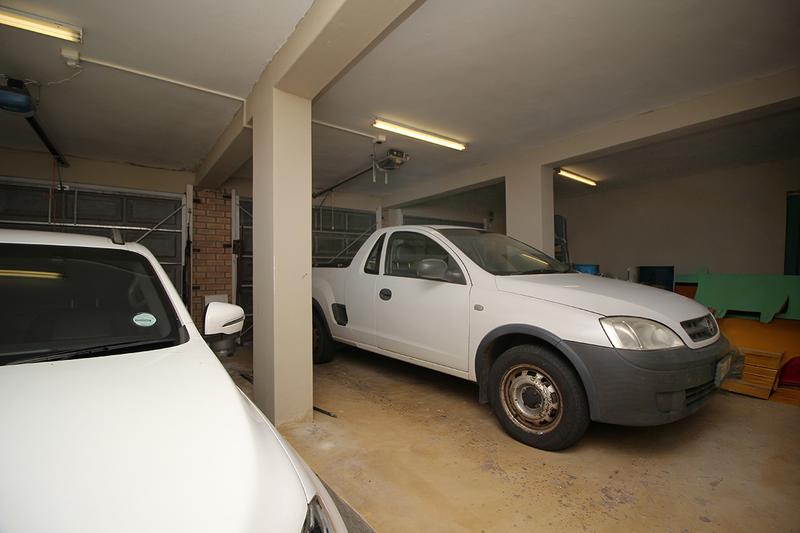 5 Bedroom Property for Sale in Village On Sea Western Cape